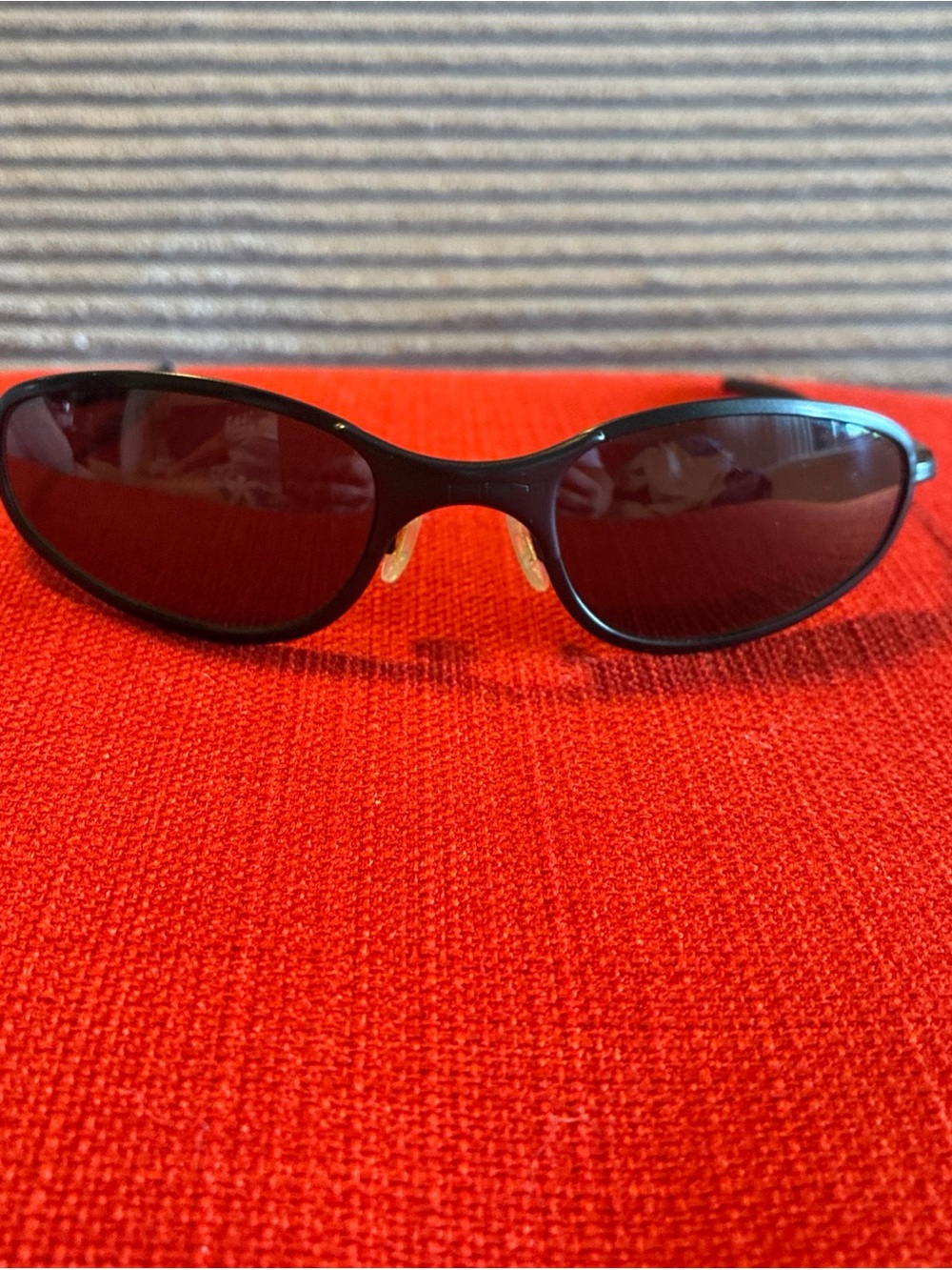 AUTHENTIC OAKLEY A-WIRE SUNGLASSES Black Frame And Glasses - Picture 1 of 13